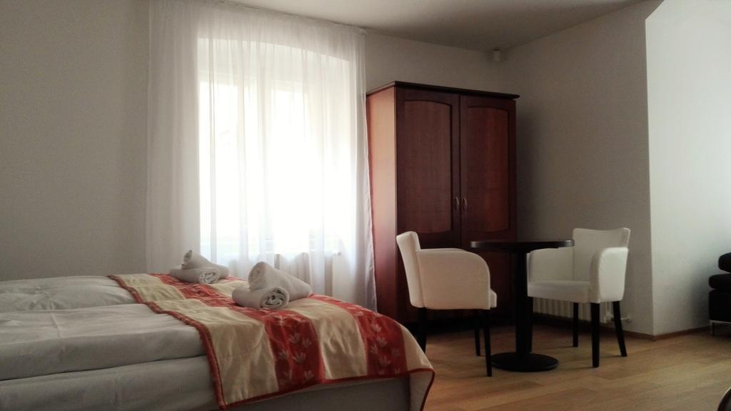 Pension Jana - Domov Mladeze Πράγα Εξωτερικό φωτογραφία